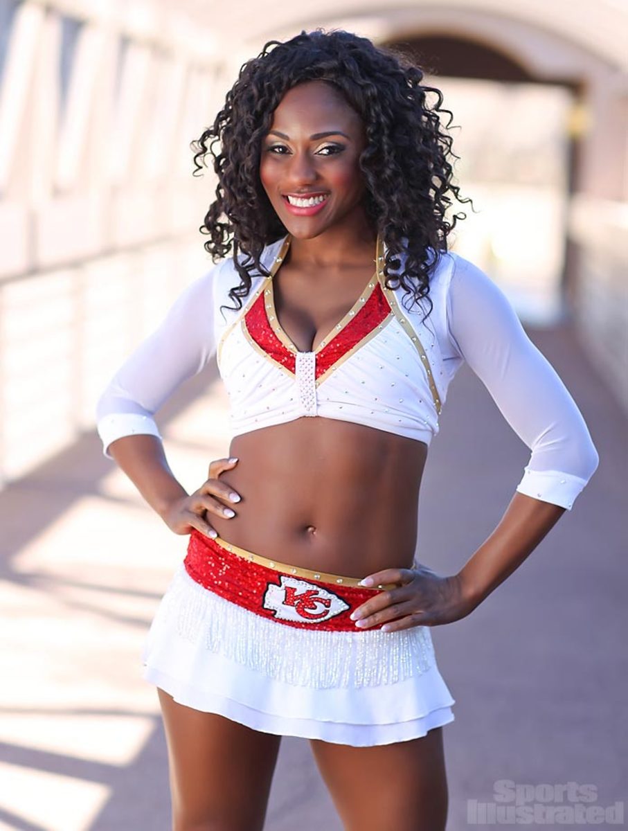 00-Individuals-01-Pro_Bowl_Cheer-BY-0211_0.jpg